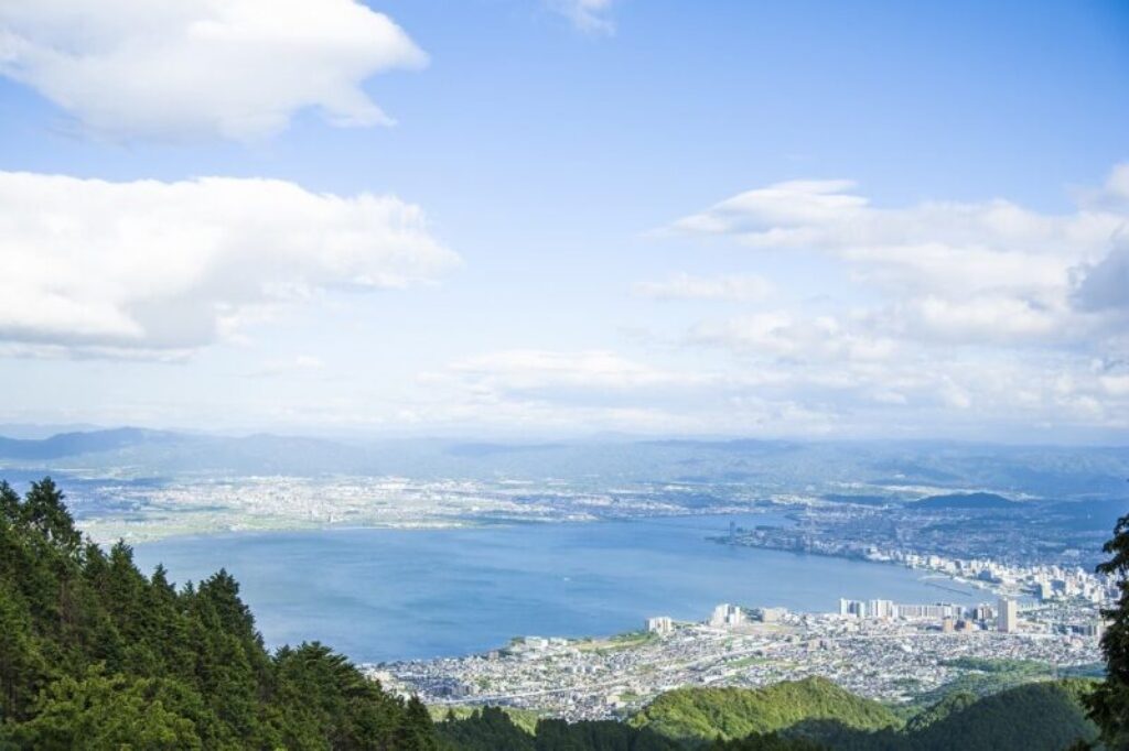 日本最大の湖・琵琶湖の環境を守る取り組みを解説します