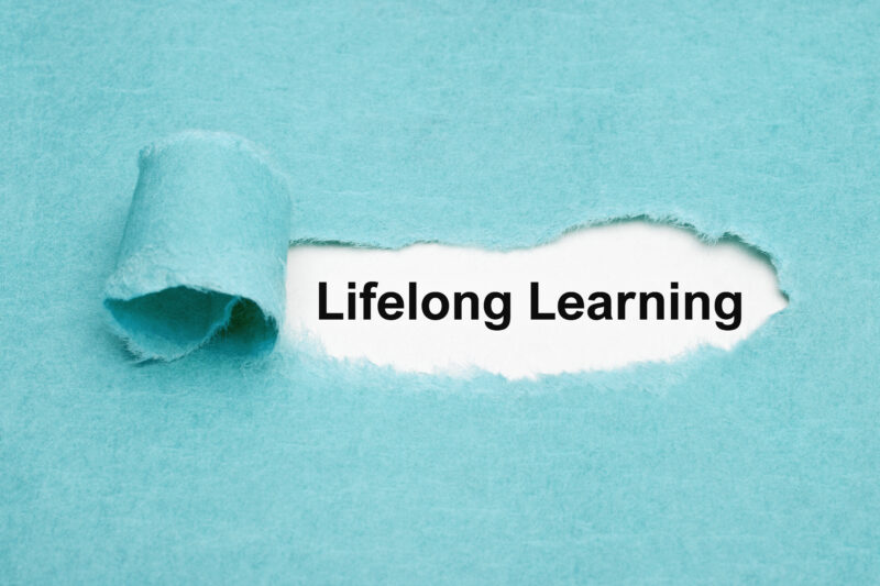 生涯学習とは|取り組むメリットや実践方法をわかりやすく解説します