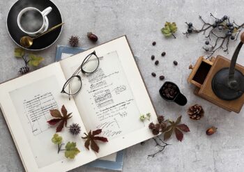 ヴィンテージ品とはどういうもの？アンティークとの違いやアクセサリーブランドを紹介