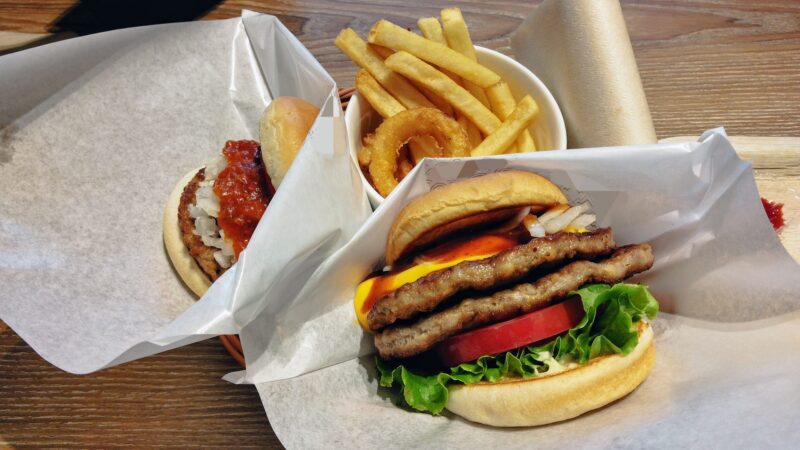 他チェーンとの比較で見えるモスの独自性