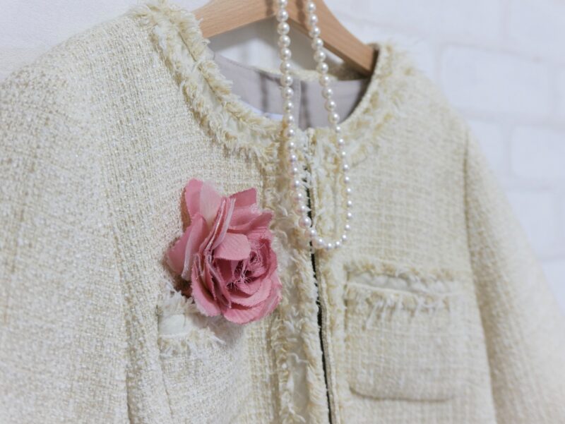 なぜ式典ではコサージュをつけなければいけないのか？