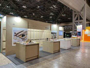展示会業界のパイオニアとして、年間2万トンの廃棄問題に挑む。SUPER PENGUIN株式会社の取り組み