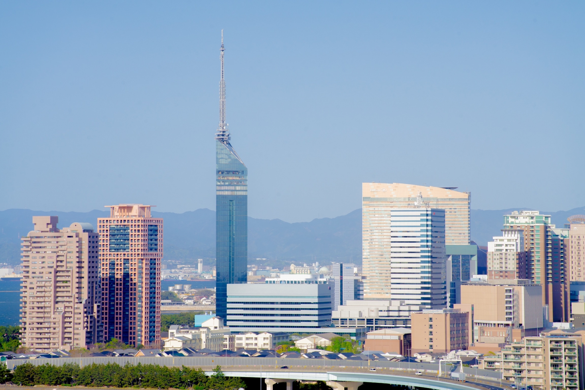 利便性とにぎわい、自然が共生する街づくり